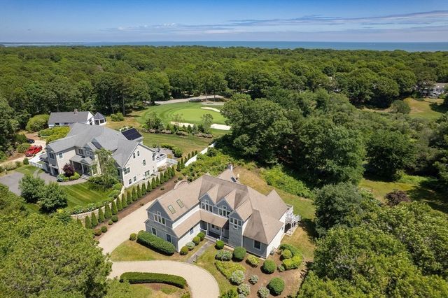 14 Glenneagle Dr, Mashpee, MA 02649