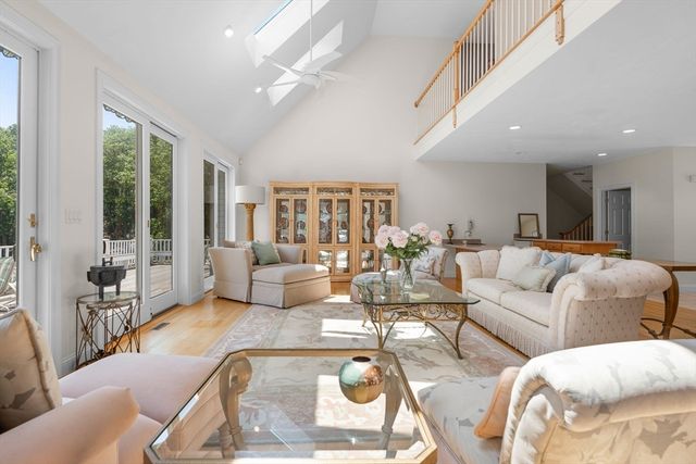 14 Glenneagle Dr, Mashpee, MA 02649