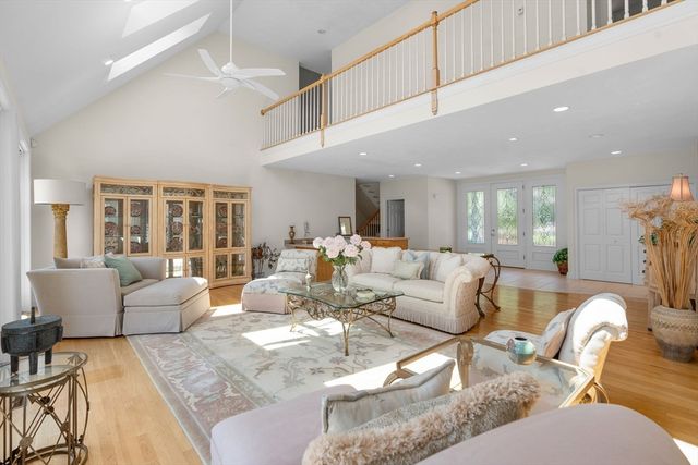 14 Glenneagle Dr, Mashpee, MA 02649