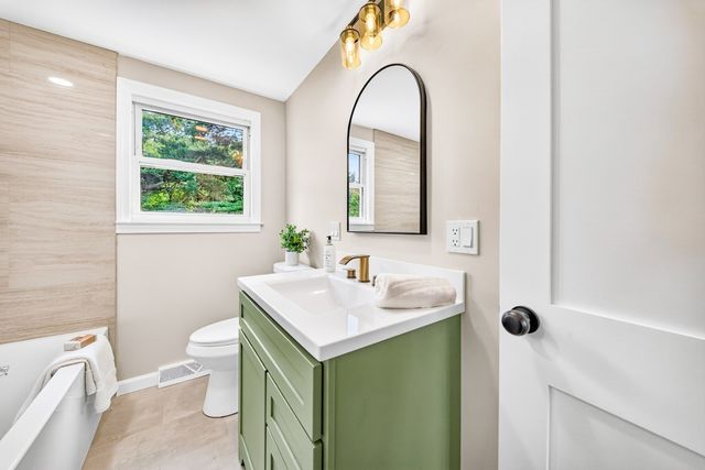 9 Valerie Ave, Billerica, MA 01821
