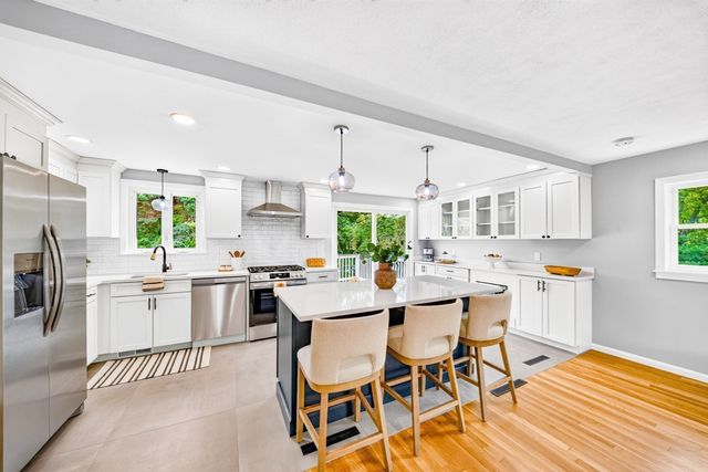 9 Valerie Ave, Billerica, MA 01821