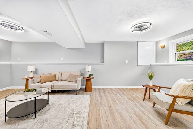 9 Valerie Ave, Billerica, MA 01821