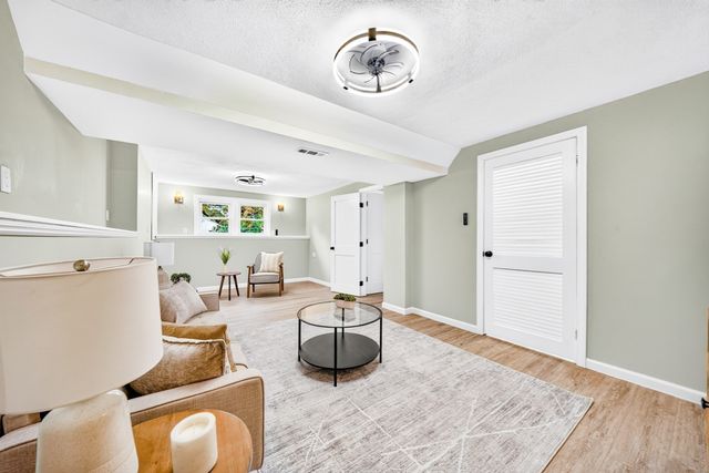 9 Valerie Ave, Billerica, MA 01821
