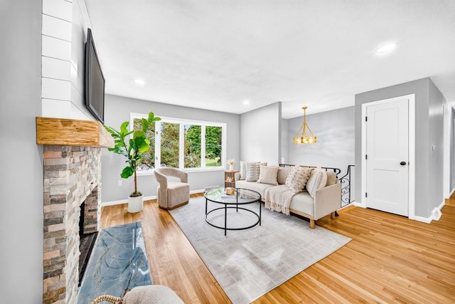 9 Valerie Ave, Billerica, MA 01821
