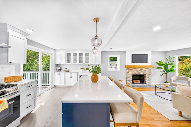 9 Valerie Ave, Billerica, MA 01821
