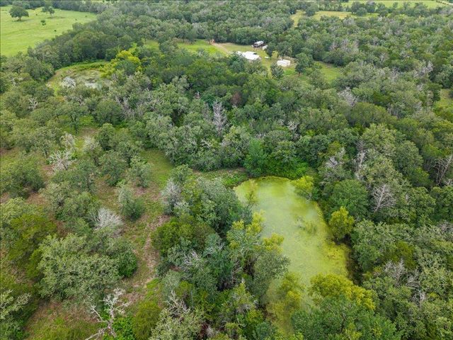 608 Whistleville RD, Flatonia, TX 78941