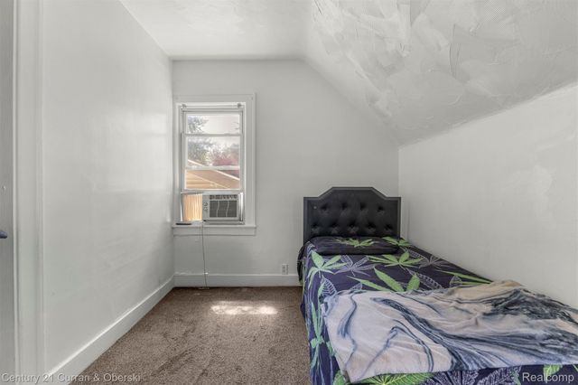 25520 New York Street, Dearborn Heights, MI 48125