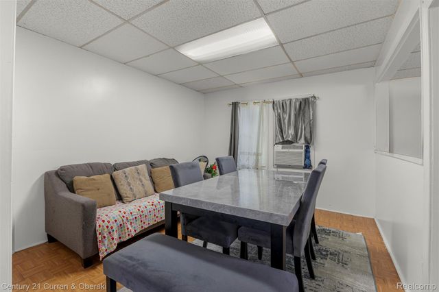 25520 New York Street, Dearborn Heights, MI 48125
