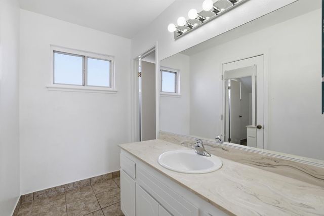 8077 Caribbean Way, Sacramento, CA 95826