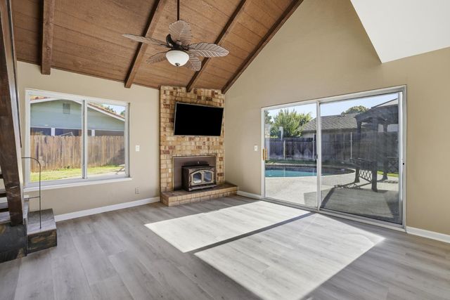8077 Caribbean Way, Sacramento, CA 95826