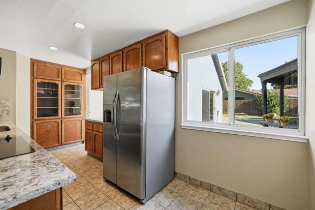 8077 Caribbean Way, Sacramento, CA 95826