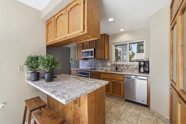 8077 Caribbean Way, Sacramento, CA 95826