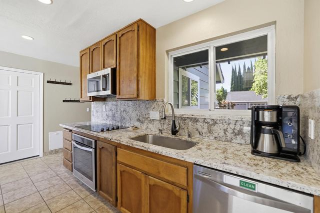 8077 Caribbean Way, Sacramento, CA 95826