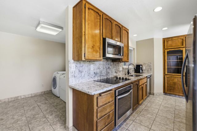 8077 Caribbean Way, Sacramento, CA 95826