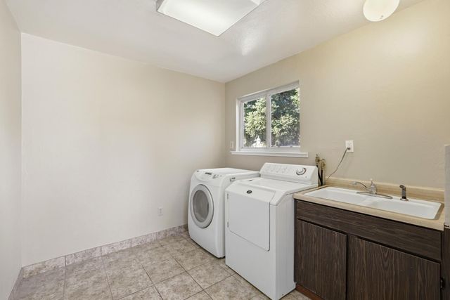 8077 Caribbean Way, Sacramento, CA 95826