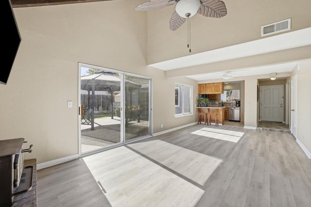 8077 Caribbean Way, Sacramento, CA 95826