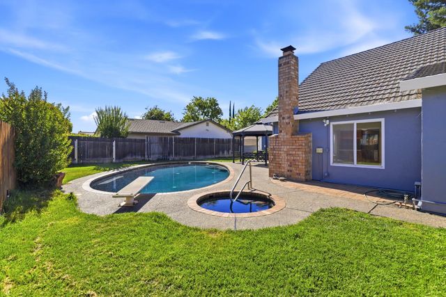 8077 Caribbean Way, Sacramento, CA 95826