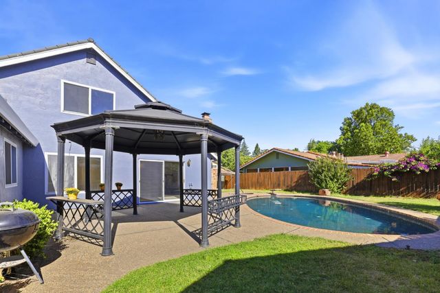 8077 Caribbean Way, Sacramento, CA 95826