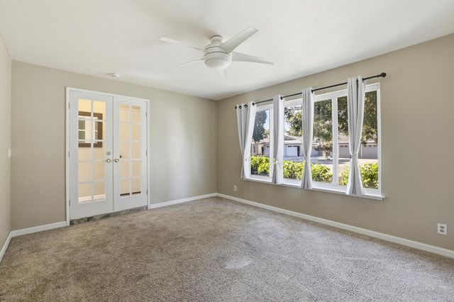 8077 Caribbean Way, Sacramento, CA 95826