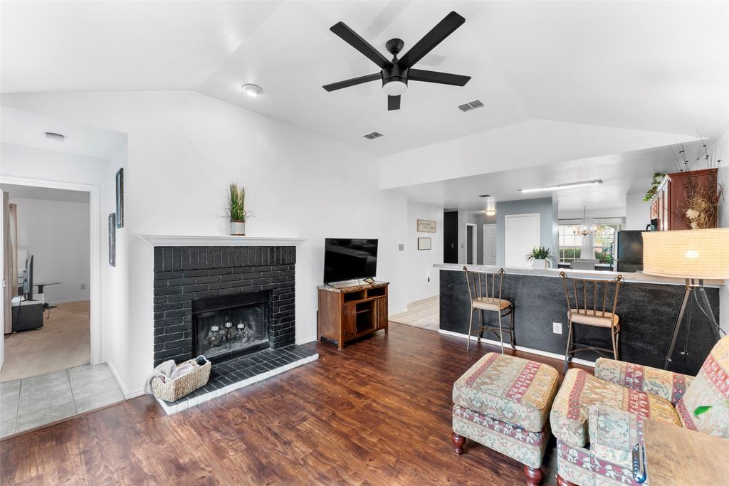 1610 Sax Leigh Drive, Dallas, TX 75241