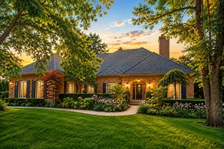136 Circle Ridge Drive, Burr Ridge, IL 60527