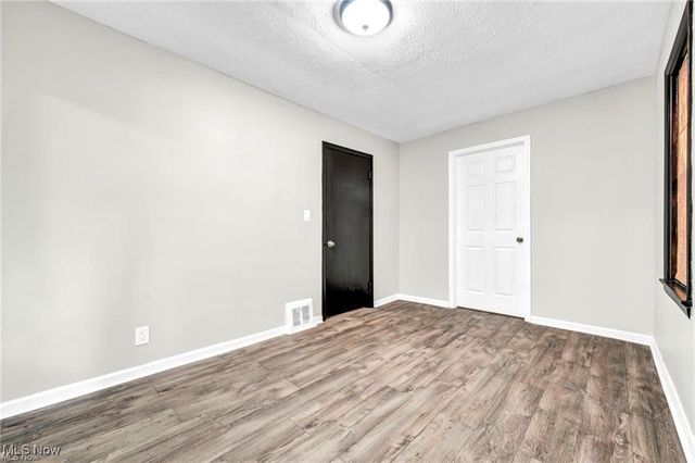 15 Cresswell Avenue, Bedford, OH 44146