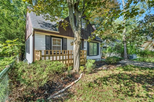 15 Cresswell Avenue, Bedford, OH 44146