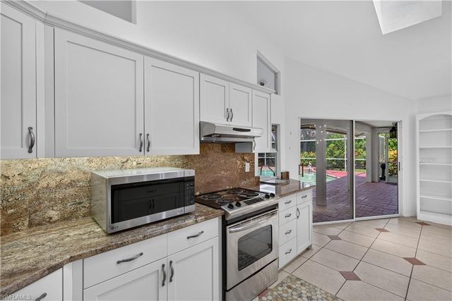 240 Stonegate CT, Naples, FL 34119