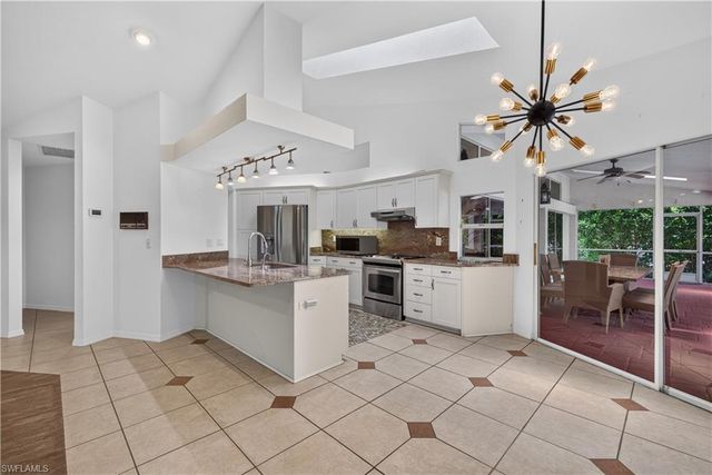 240 Stonegate CT, Naples, FL 34119