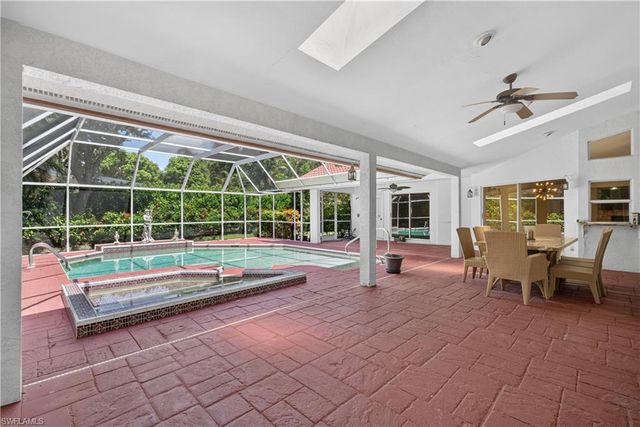240 Stonegate CT, Naples, FL 34119