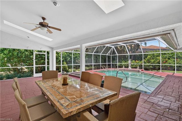 240 Stonegate CT, Naples, FL 34119