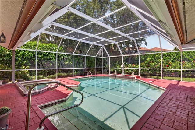 240 Stonegate CT, Naples, FL 34119
