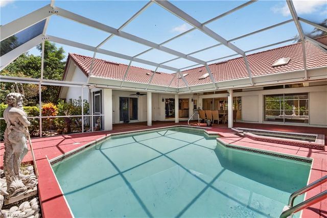 240 Stonegate CT, Naples, FL 34119