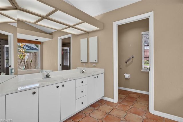 240 Stonegate CT, Naples, FL 34119