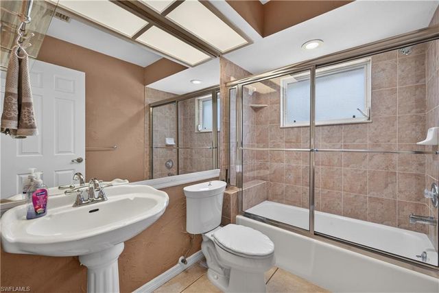 240 Stonegate CT, Naples, FL 34119