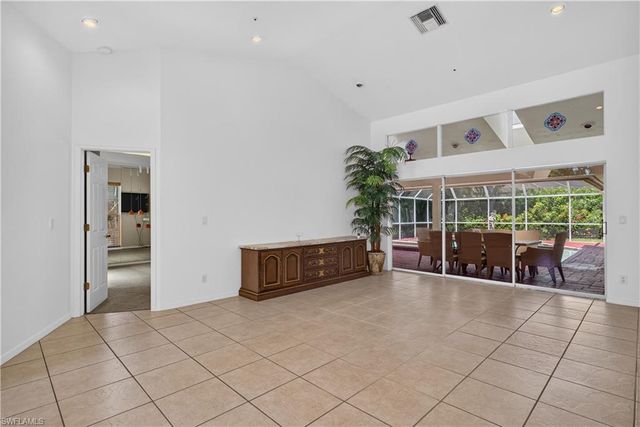 240 Stonegate CT, Naples, FL 34119