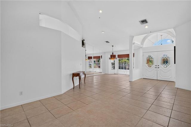 240 Stonegate CT, Naples, FL 34119