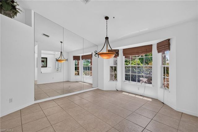 240 Stonegate CT, Naples, FL 34119