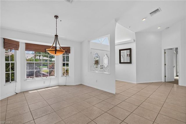 240 Stonegate CT, Naples, FL 34119