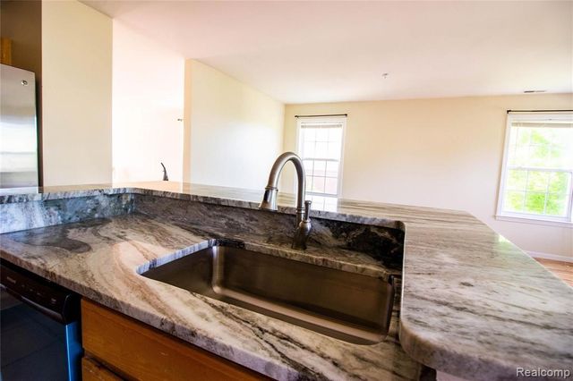 2859 Barclay Way, Ann Arbor, MI 48105