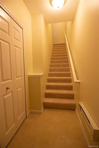 2859 Barclay Way, Ann Arbor, MI 48105