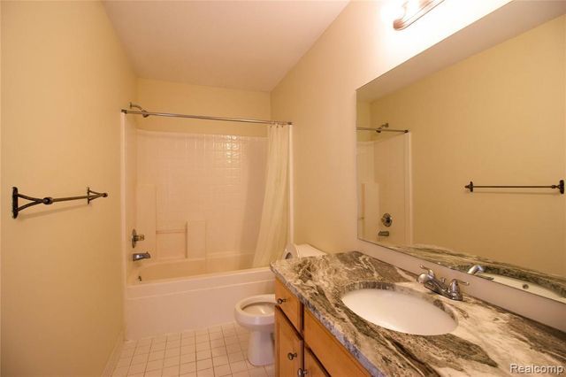 2859 Barclay Way, Ann Arbor, MI 48105