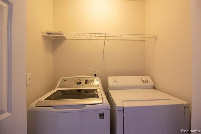 2859 Barclay Way, Ann Arbor, MI 48105