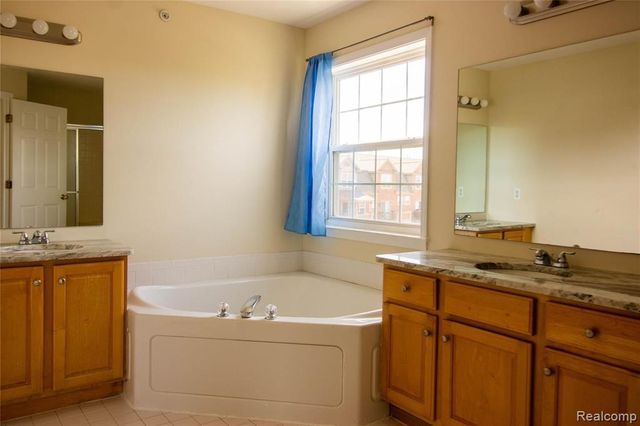 2859 Barclay Way, Ann Arbor, MI 48105