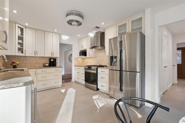 6523 Heron DR, Austin, TX 78759