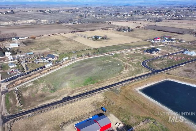 7950 Winter Horses Dr, Middleton, ID 83644
