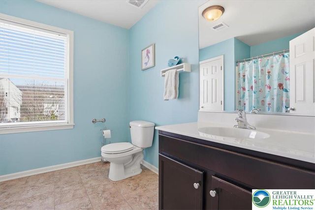 2127 Eagles Landing Drive, Upper Nazareth Twp, PA 18064