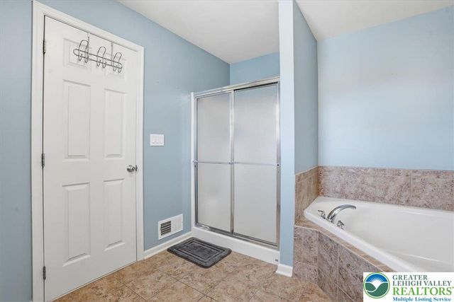 2127 Eagles Landing Drive, Upper Nazareth Twp, PA 18064