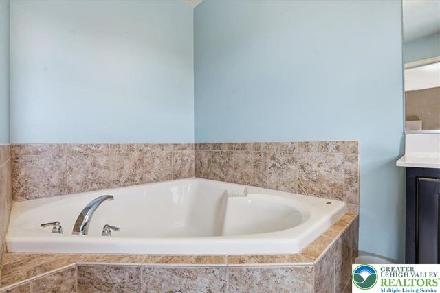 2127 Eagles Landing Drive, Upper Nazareth Twp, PA 18064