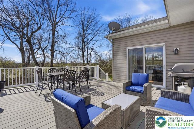 2127 Eagles Landing Drive, Upper Nazareth Twp, PA 18064